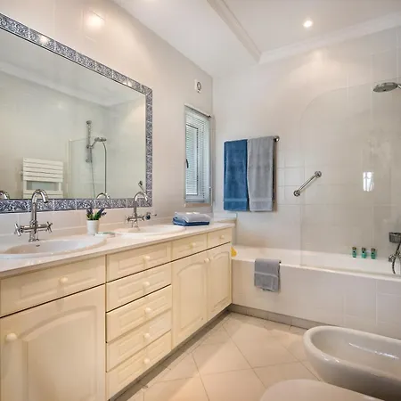 Mng Elliott50 * Vale do Lobo